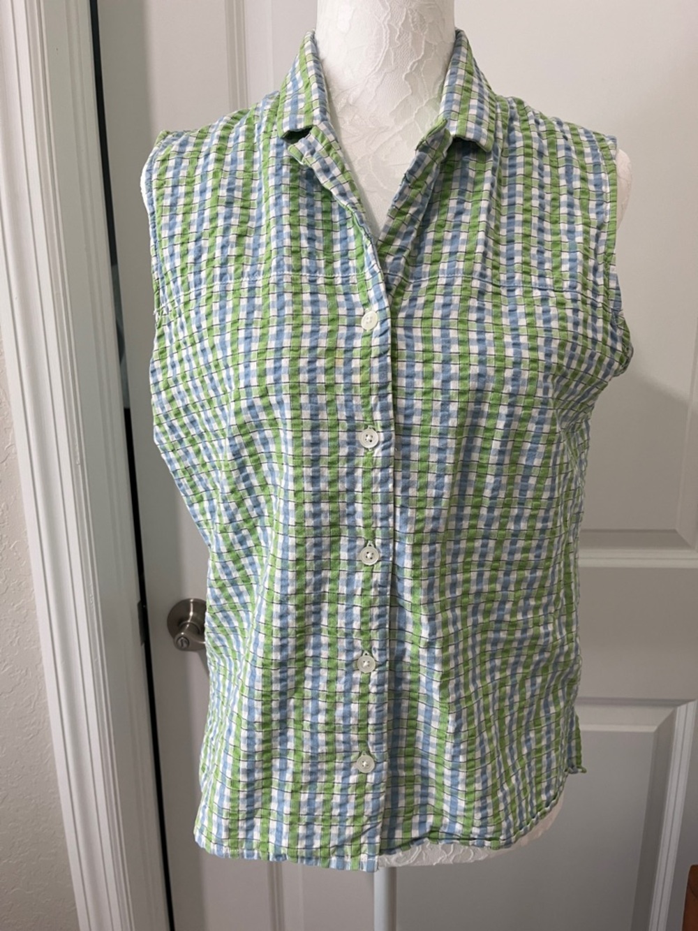 Pendleton Vintage Seersucker Multi Sleeveless Button-Up Plaid Shirt